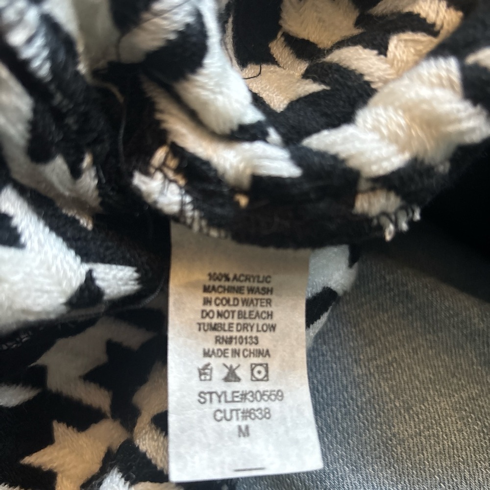 Charlotte Russe Black and White Houndstooth Blazer - Picture 7 of 7